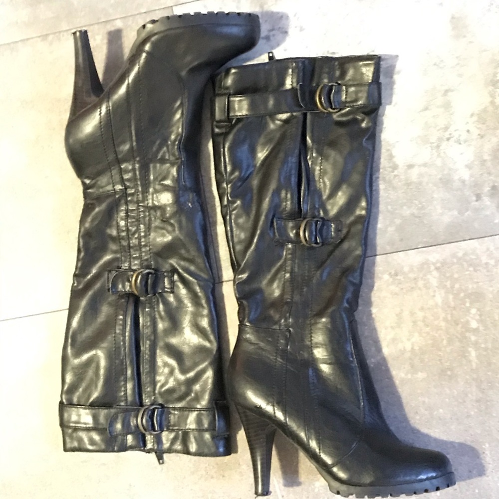Boots size 8 heel leather